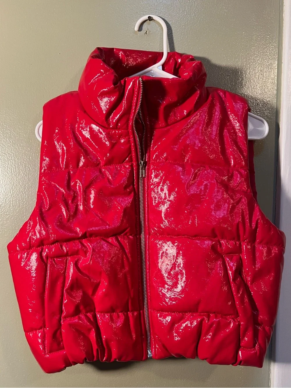 Ambiance Outerwear Women’s Size Large Puffer Vest Patent Bright Red Polyurethane